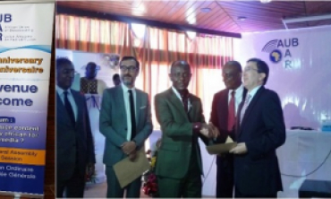 Participation de la HACA aux travaux du 10ème anniversaire de l’Union Africaine de Radiodiffusion (UAR)  -Le Président sénégalais Macky Sall félicite la délégation marocaine lors d’une réception officielle au Palais présidentiel de Dakar