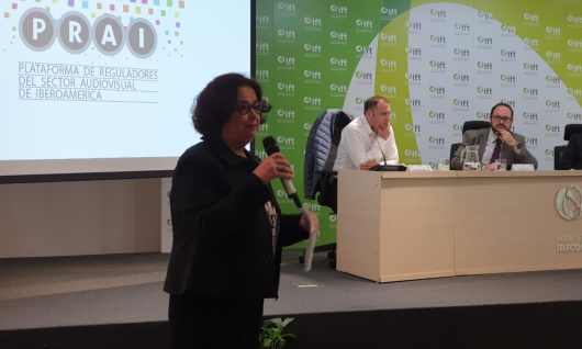 Mme Akharbach souligne les nombreuses ruptures d’égalité marquant le fonctionnement actuel de l’écosystème global des médias et de la communication